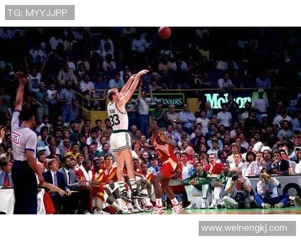 传奇对决：伯德与约翰逊的巅峰对抗与篮球历史的交汇