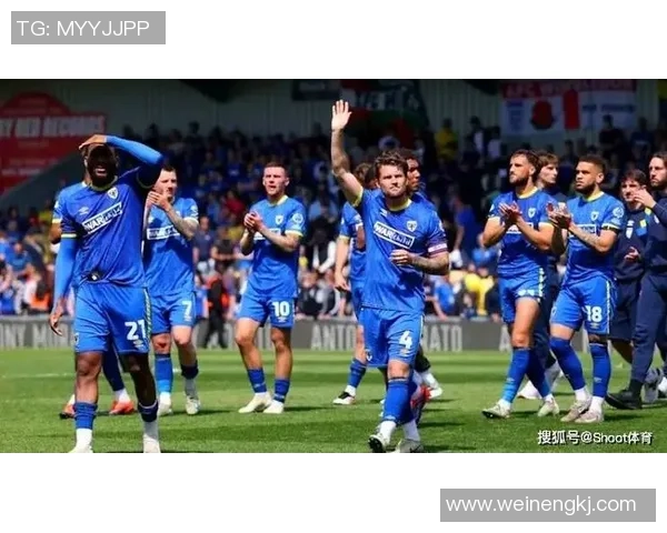 伯顿队与北安普顿队激战正酣谁能在这场较量中笑到最后