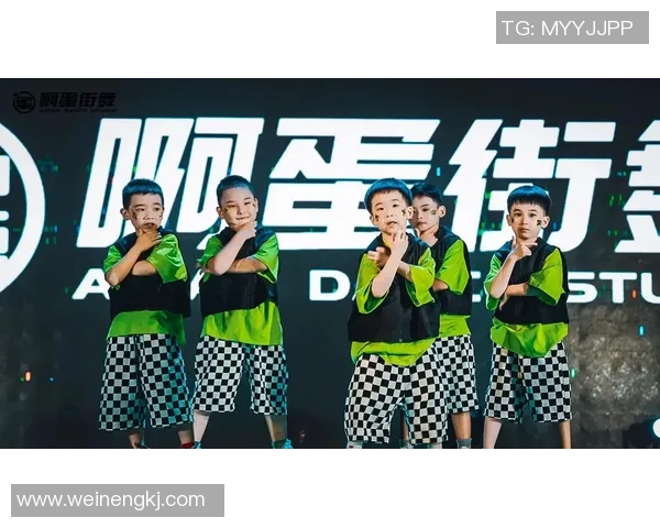 街舞盛宴：深入成都街舞队的默契与协作之道MBA