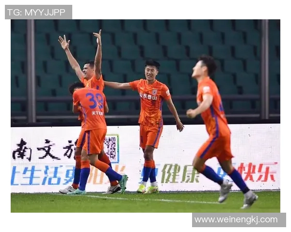 2013年北京国安与山东鲁能激战回顾:激情四溢的中超经典对决