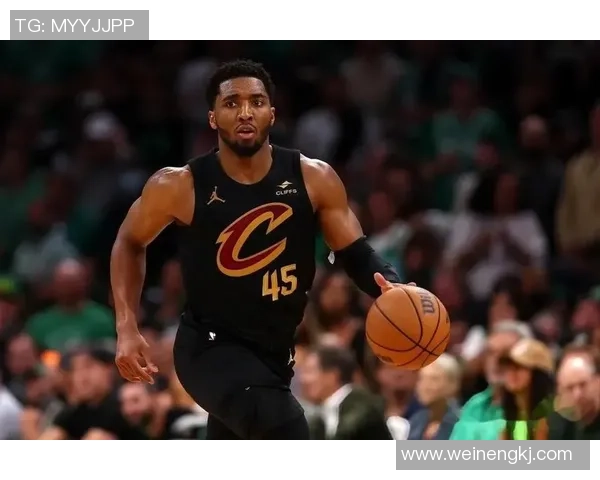 多诺万米切尔领衔球队奋战季后赛展现超强个人能力与团队合作精神