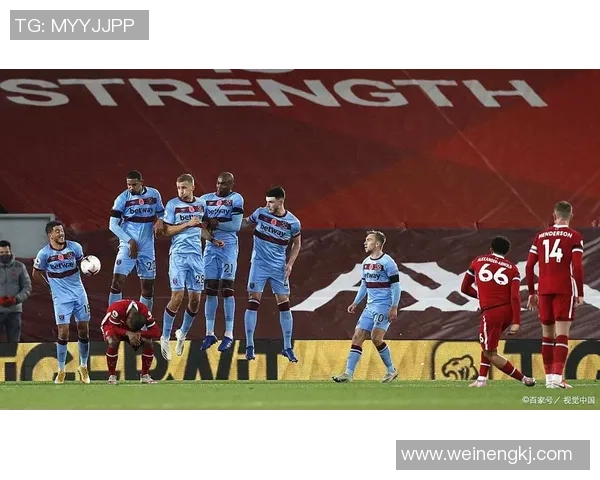 柏斯光荣与悉尼FC的激烈对决展现足球魅力与团队精神